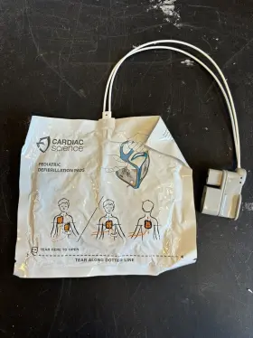 Xelaed003a Cardiac Science Lot Of 37 Child Defibrillator Electrode Pads Expired 2023