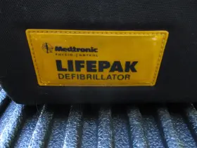 3011790-000113 Lifepak 500 Biphasic Automated External Defibrillator With Battery And Pads #2