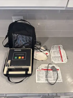 3005578-00 Medtronic 3005578-02 Physio Control Lifepak Aed Trainer With Case - Turns On