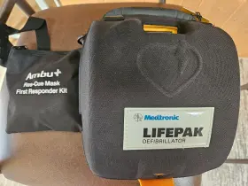 3200731-008 Medtronic Physio-control Lifepak Cr Plus Aed With Pads And Case