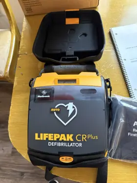 3202097-000 Medtronic Nib-medtronic Lifepak Crplus In Carry Case With Ecg Electrodes