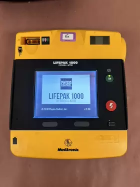 Medtronic 320371500229 Lifepak 1000 With Battery And Pads #2