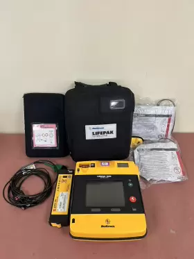 Medtronic 320371500229 Lifepak 1000 With Battery And Pads