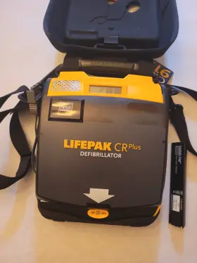 3317700-000 Medtronic Physio-control Lifepak Cr Plus Aed Defibrillator With Pads Case And Batt