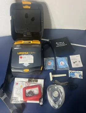 Medtronic 3317700-001 Lifepak Cr Plus Defibrillator With Pads And Case - Physio-control