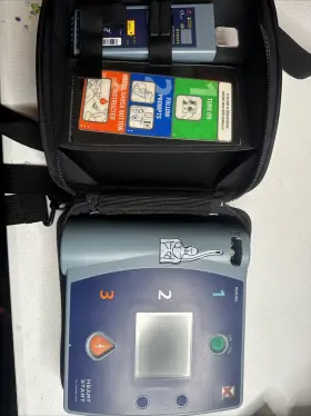 0908286867 Philips Heart Start Fr2 Defibrillator-working With Battery No Pads