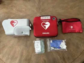 M5968a Philips Phillips Heart Start Defibrillator Complete With Expired Pads See Desc