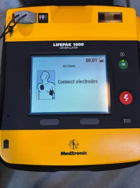 Physio-control 320371500021 Physio-control Medtronic Lifepak 1000 Aed Defibrillator W Carry Case Exp. Pads