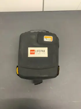 Physio Control 320371500568 Lifepak 1000 With Case Battery Is Low And Will Need Replacing
