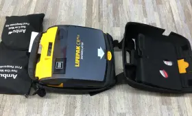 Physio-control 49477361 Physio-control Lifepak Aed Cr Plus Defibrillator Case Kit New