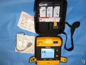 99425-000023 Physio-control Lifepak Aed 1000 Defibrillator Case Pads And Battery 99425-000023 Physio-control Lifepak Aed 1000 Defibrillator Case Pads And Battery