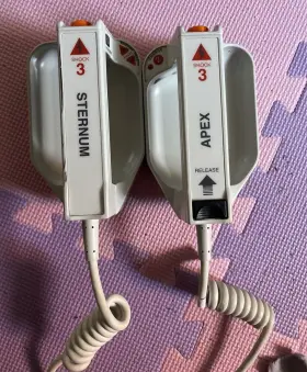 1001-001150-01 Zoll M R E Series 2 Paddles. See Photos. Untested But Were New
