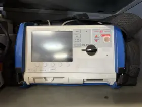 8000-0850 Zoll M-series Cct Biphasic Defibrillator / Monitor With Accessories And Case