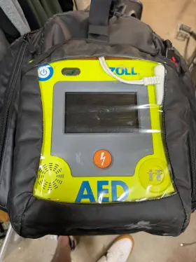 Zoll 8513-001103-01 Aed 3 Bls Defibrillator With Case And Pads